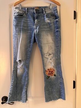 ADORABLE DRIFTWOOD JEANS WITH FLOWER EMBROIDERY